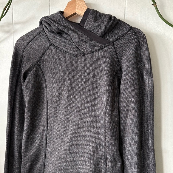 Lululemon Think Fast Hoodie Size 4 - Picture 7 of 7